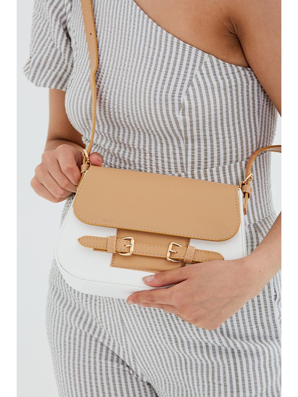 Uzun Askılı Renk Geçişli Nancy Kadın Çapraz Çanta Beyaz