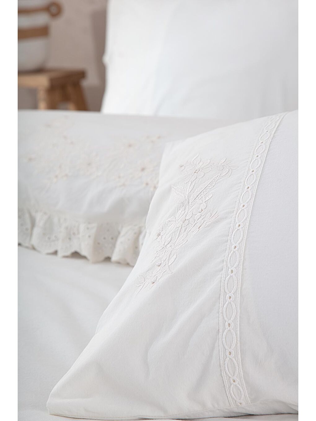 Ekru Elsa Battal Boy Nevresim Takımı %100 Organik Pamuk Perkal Nakışlı Krem 240x220 Cm-3