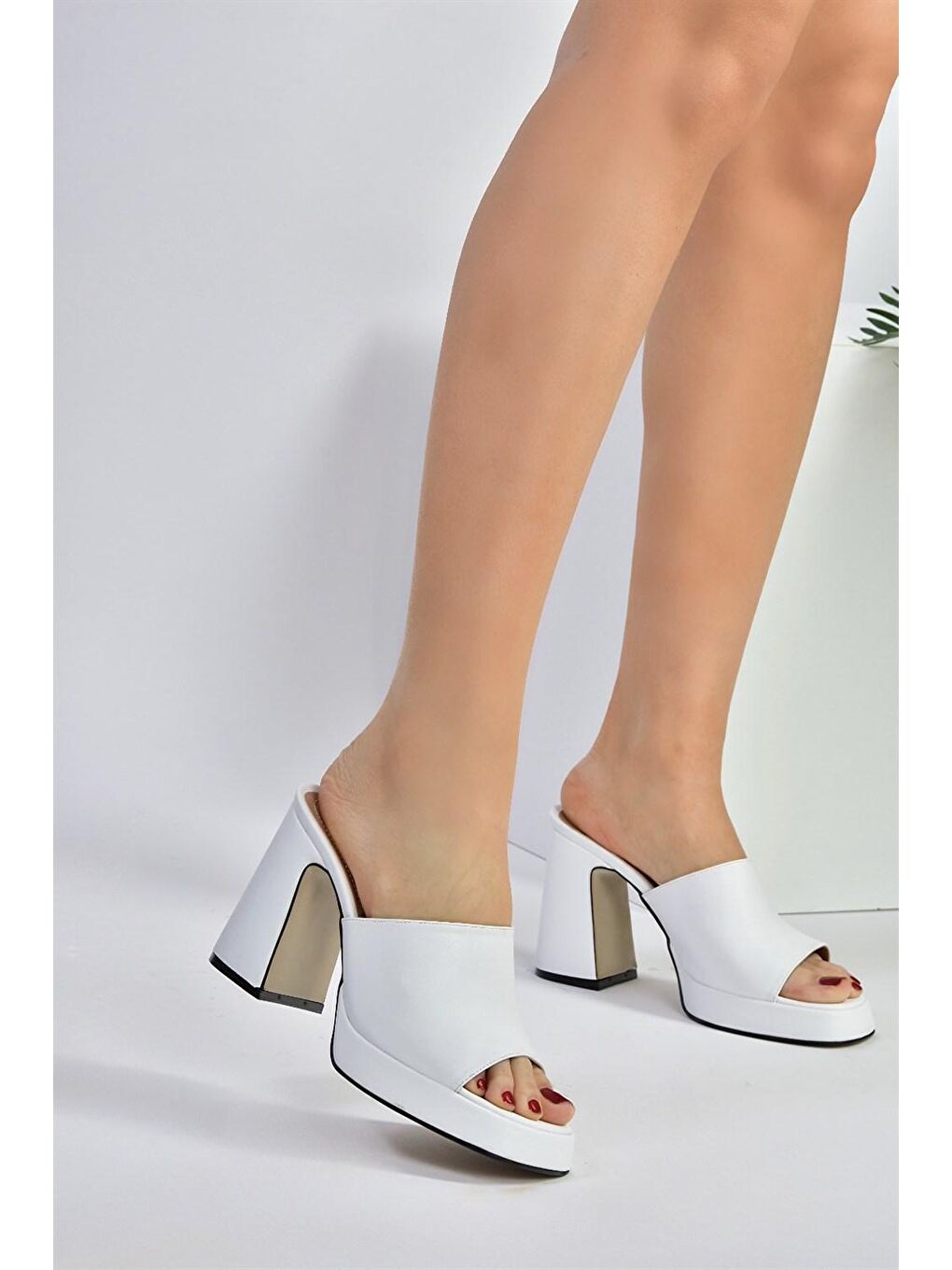M404100409 Beyaz Kadın Terlik-1