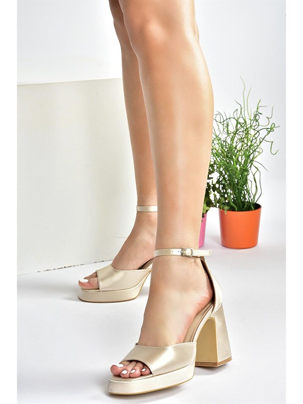 Bej Ten Saten Kumaş Kalın Platform Topuklu Kadın Ayakkabı M570020804-1