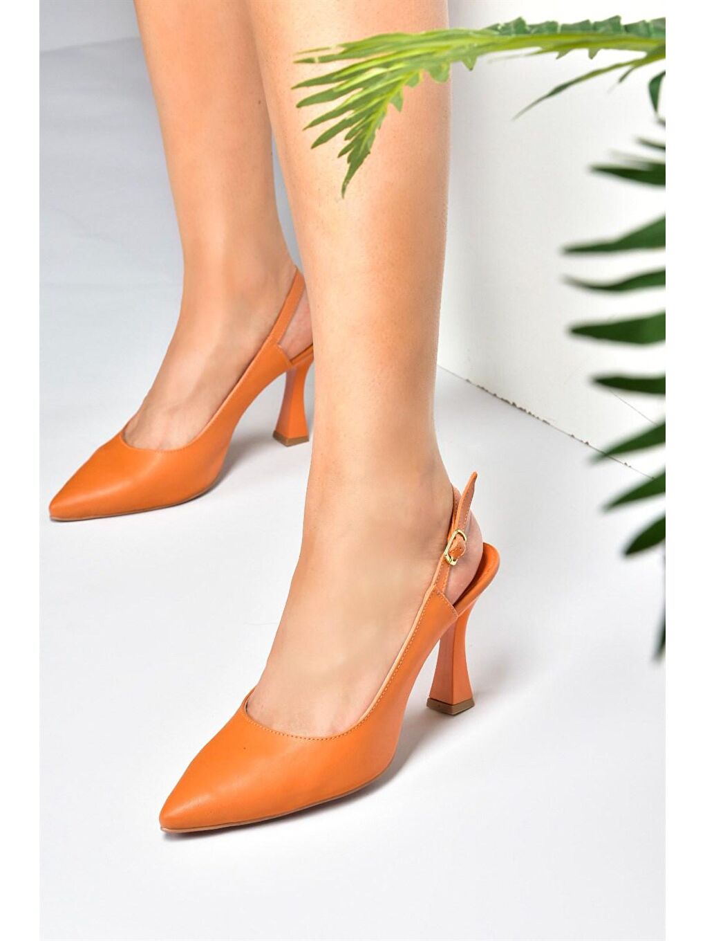 Turuncu İnce Topuklu Kadın Ayakkabı M252424309