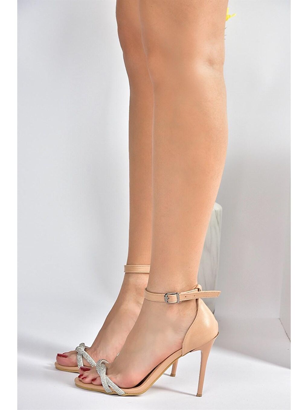 Bej Ten Taşlı İnce Topuklu Kadın Abiye Ayakkabı M752121309-2