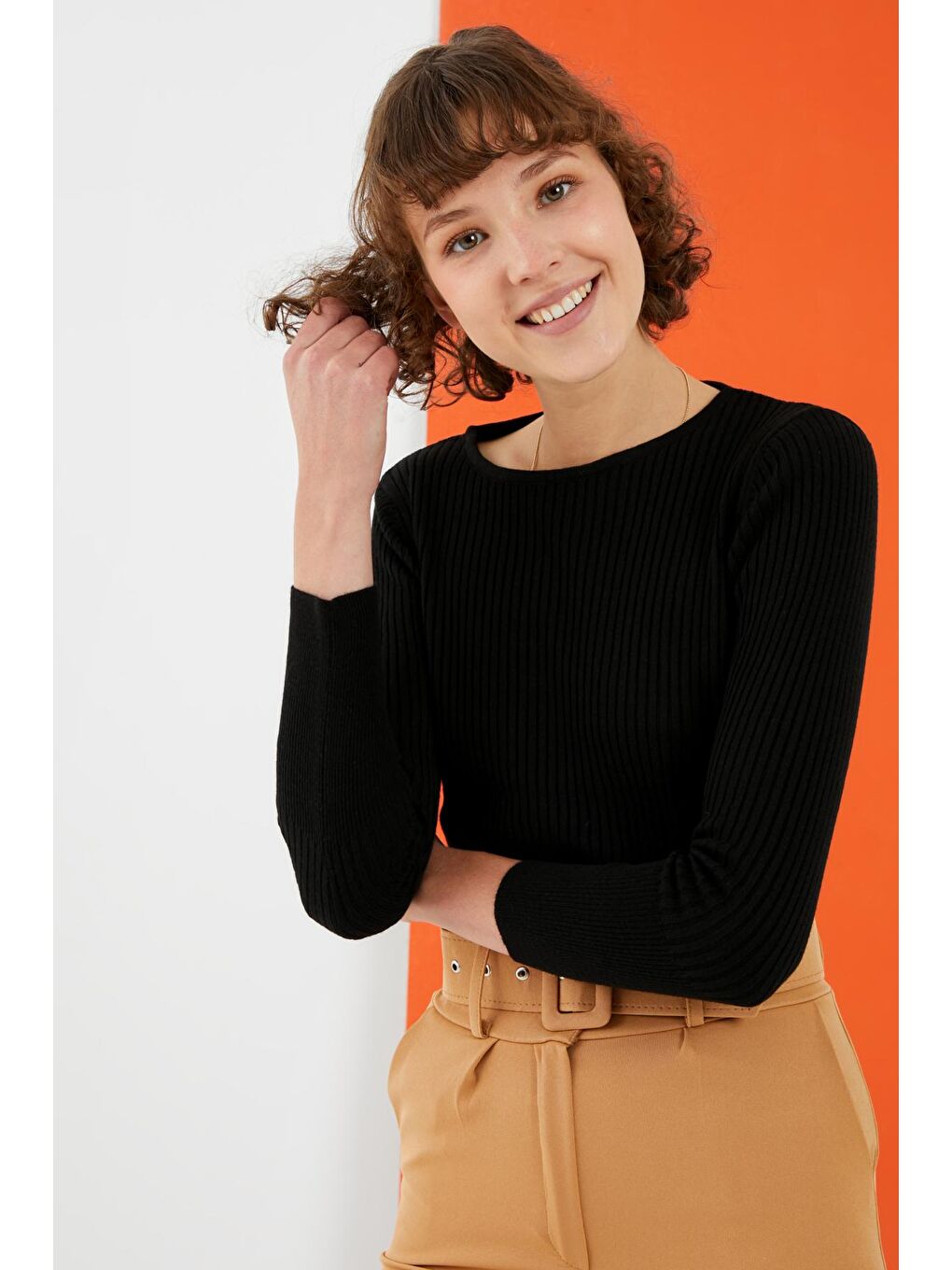 Kadın Siyah Yuvarlak Yaka Fitilli Dar Kalıp Basic Kazak-1