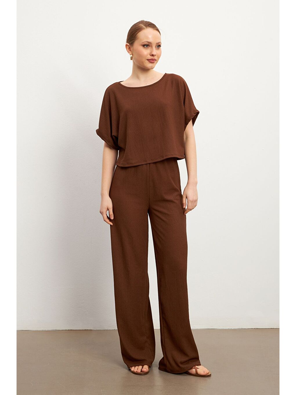 Kadın Kahverengi Kısa Kollu Krinkıl Pantolon Takım-1