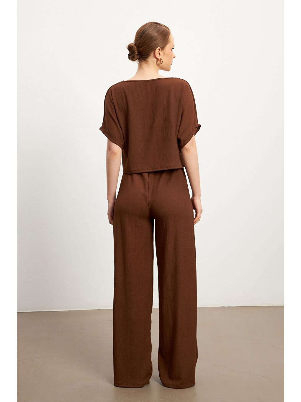 Kadın Kahverengi Kısa Kollu Krinkıl Pantolon Takım-5