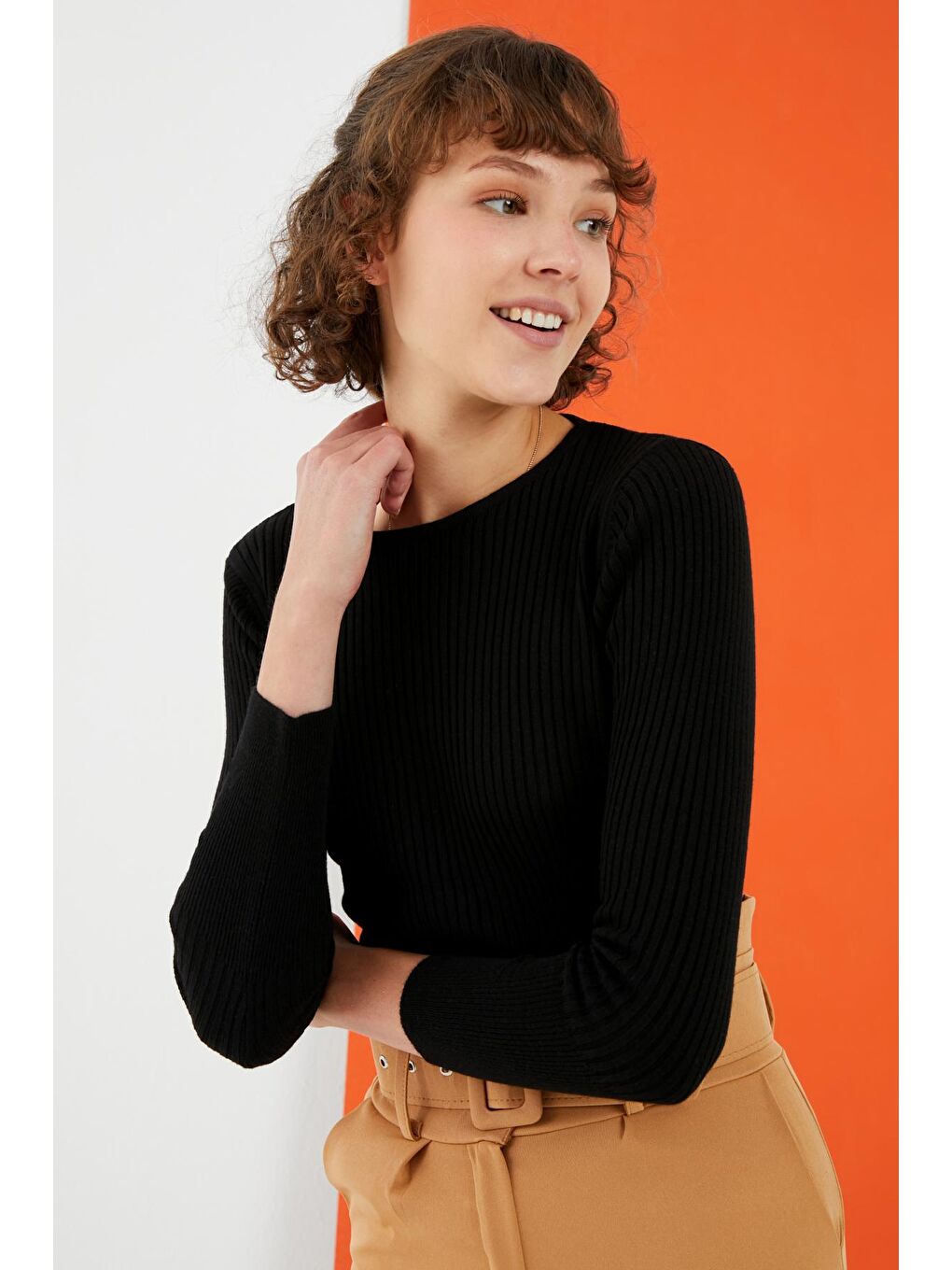 Kadın Siyah Yuvarlak Yaka Fitilli Dar Kalıp Basic Kazak-2