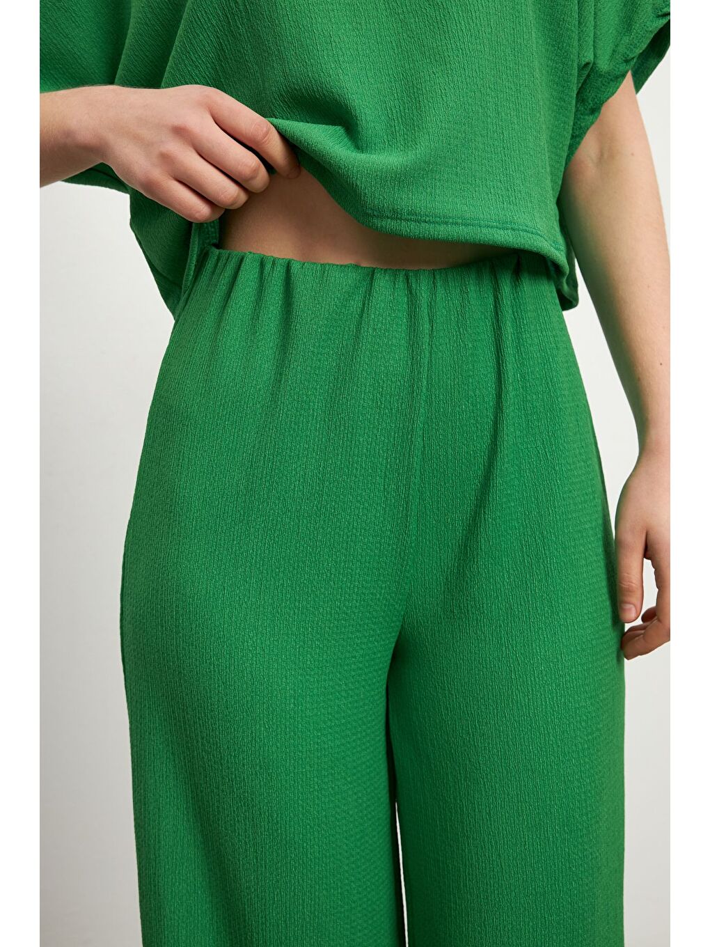 Kadın Yeşil Kısa Kollu Krinkıl Pantolon Takım-3