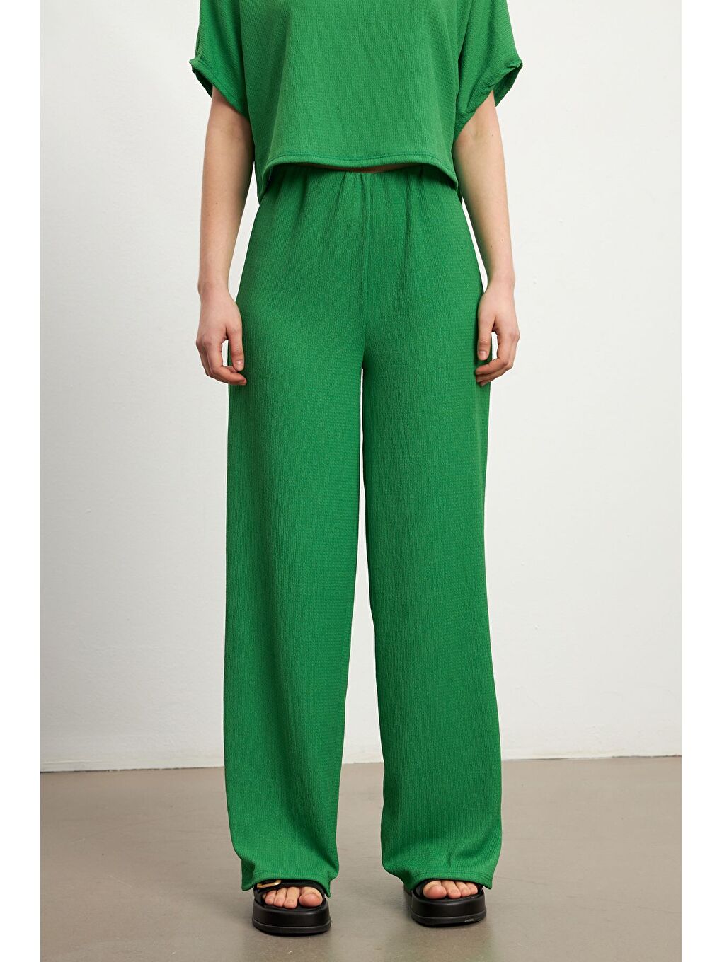 Kadın Yeşil Kısa Kollu Krinkıl Pantolon Takım-5