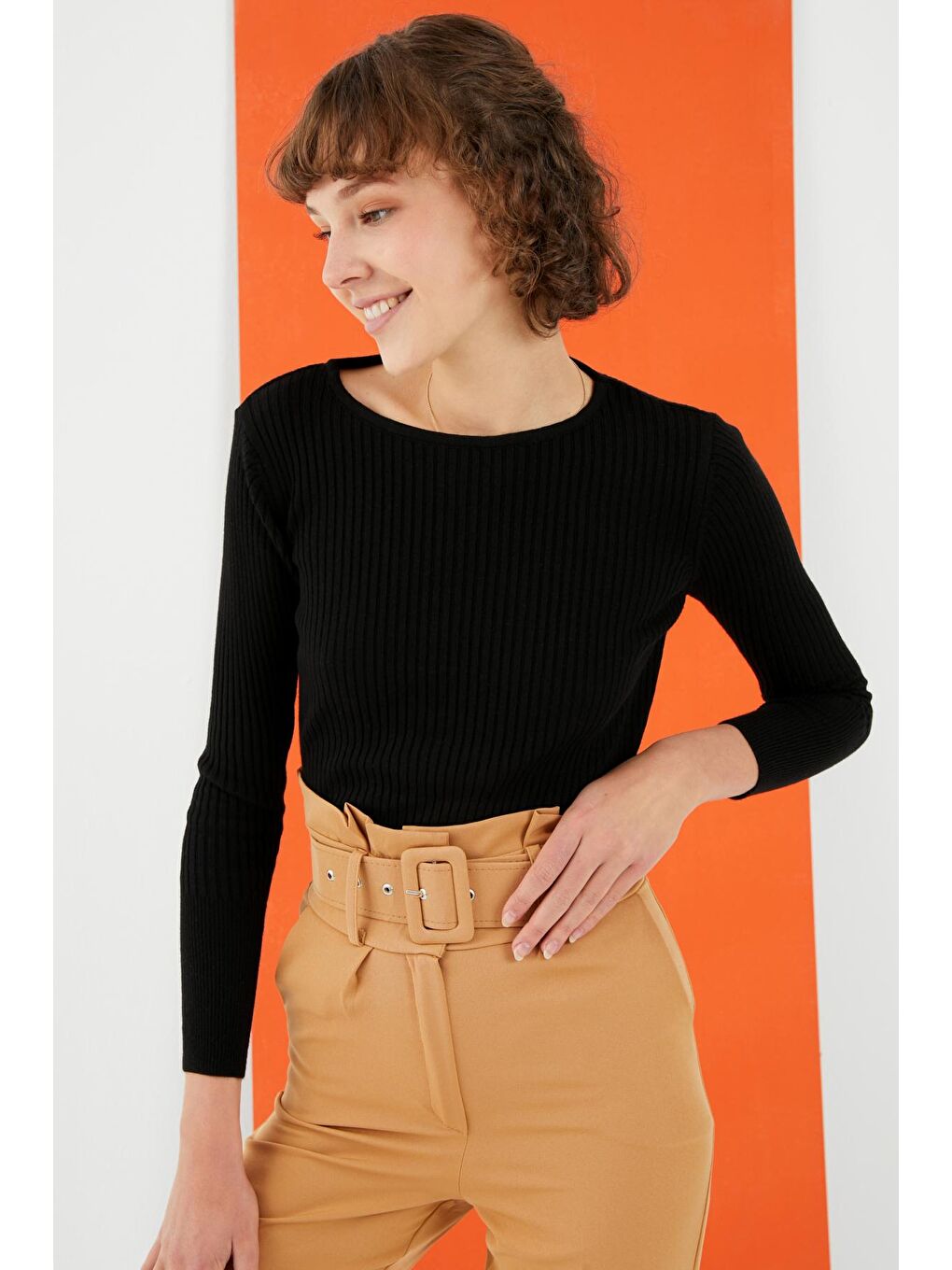 Kadın Siyah Yuvarlak Yaka Fitilli Dar Kalıp Basic Kazak-3