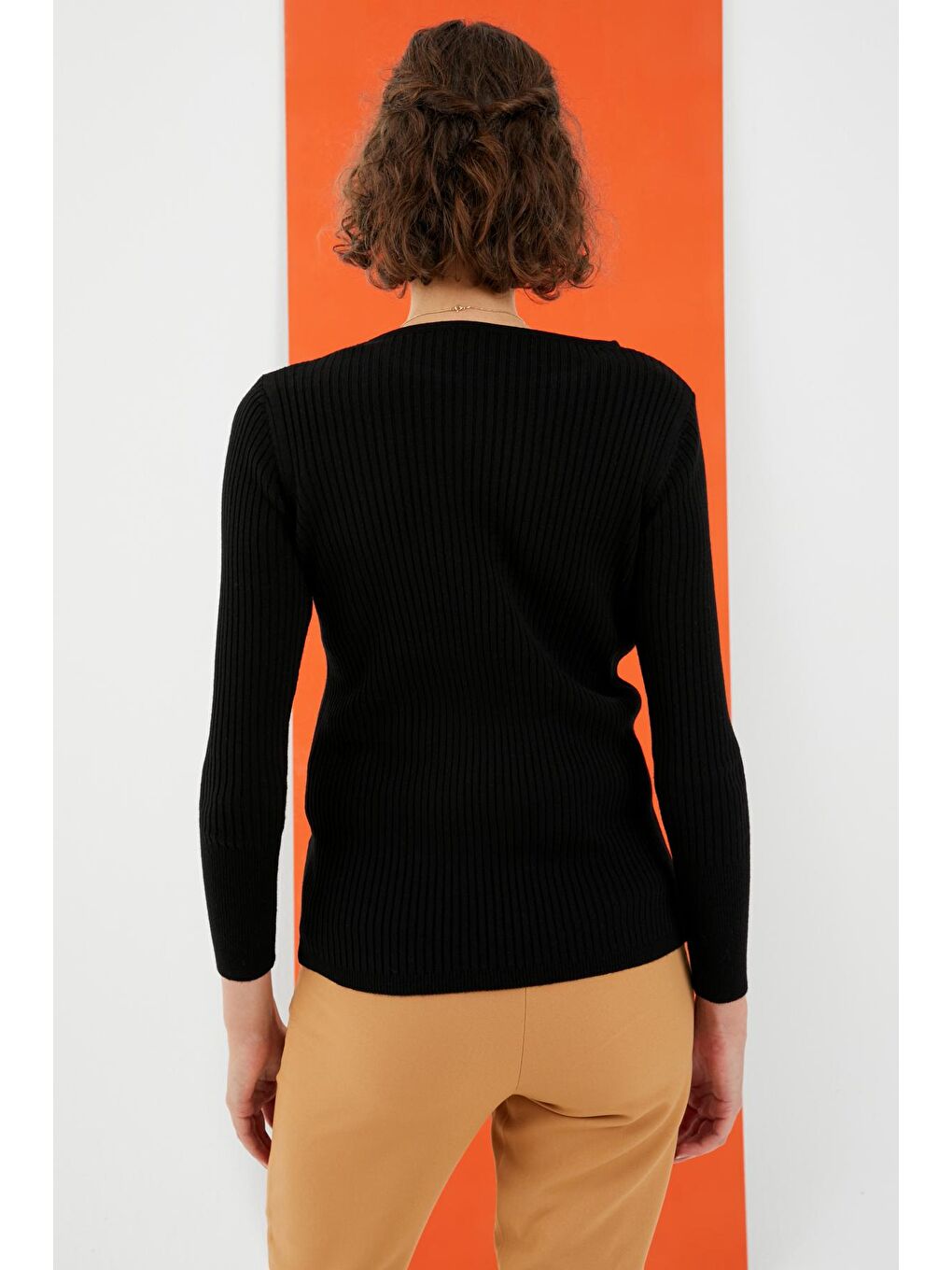 Kadın Siyah Yuvarlak Yaka Fitilli Dar Kalıp Basic Kazak-4