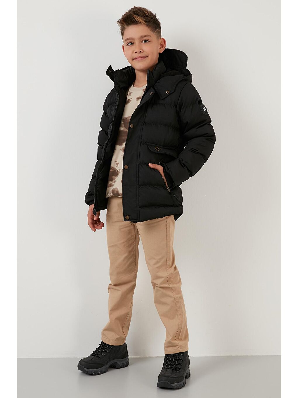 Siyah İçi Peluş Astarlı Kapüşonlu Mont 6031879-2