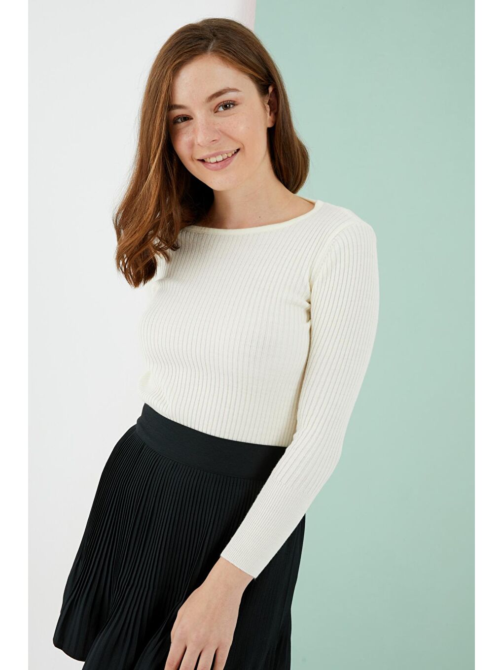 Kadın Ekru Yuvarlak Yaka Fitilli Dar Kalıp Basic Kazak-1