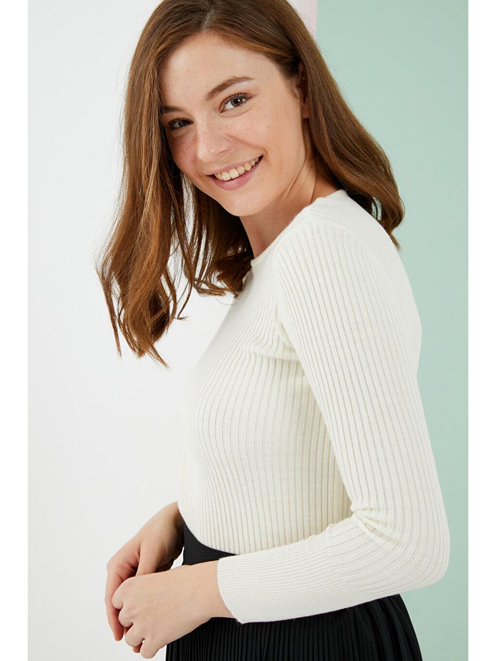 Kadın Ekru Yuvarlak Yaka Fitilli Dar Kalıp Basic Kazak-4