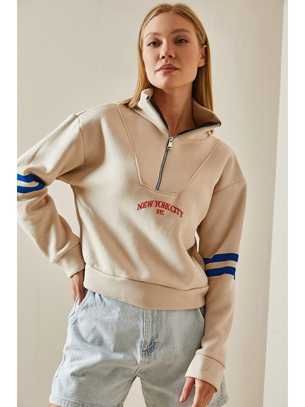 XHAN Krem Fermuar Detaylı Baskılı Sweatshirt 4KXK8-47608-22