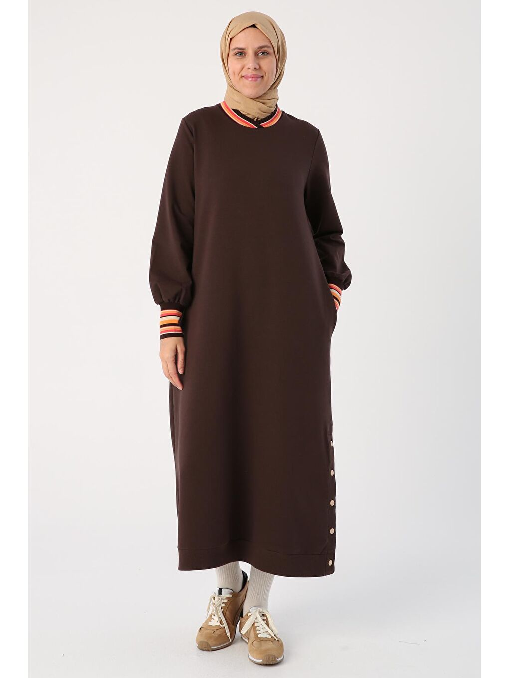 Kahverengi Acı Kahve Ribanalı Çıtçıtlı Yırtmaçlı Elbise-1