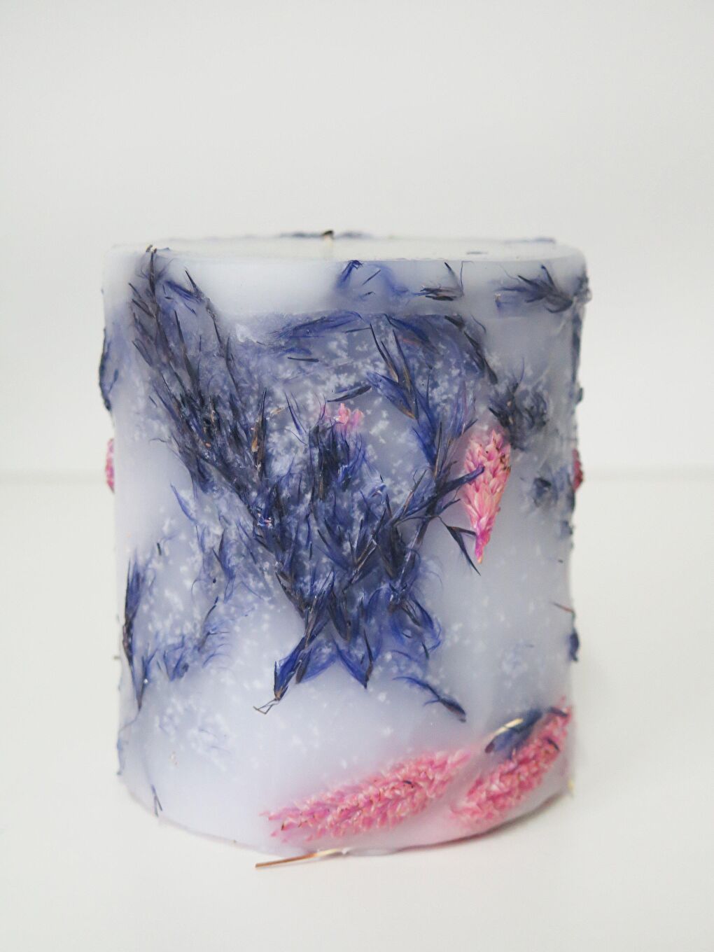 El Yapımı Doğal Bitkili Mor Pembe Mum (9x11 cm)