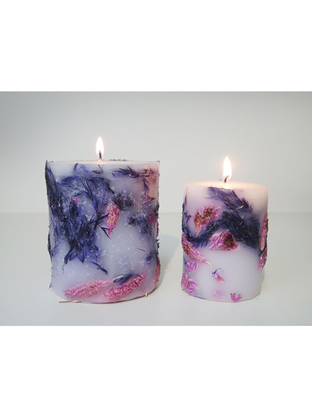 El Yapımı Doğal Bitkili Mor Pembe Mum (9x11 cm)-1