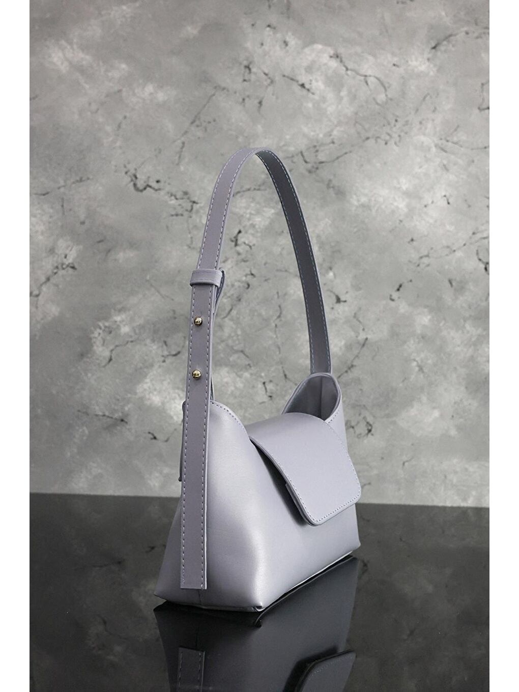 Kadın Mavi Ayarlanabilir Askılı Kapaklı Fermuarlı ve Astarlı Çanta-1