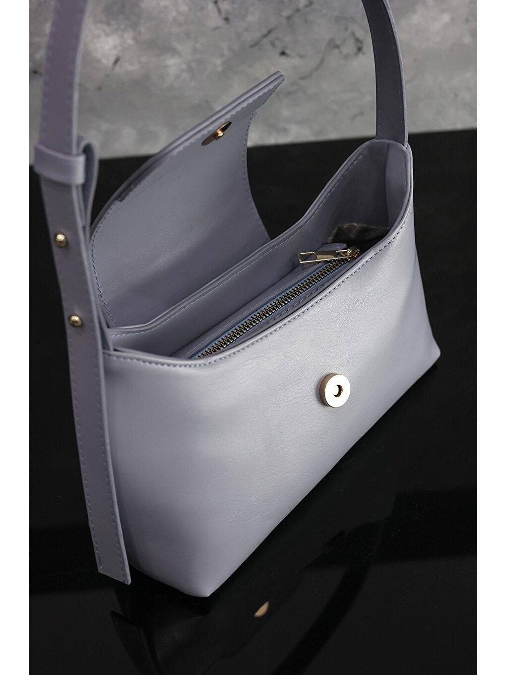 Kadın Mavi Ayarlanabilir Askılı Kapaklı Fermuarlı ve Astarlı Çanta-2