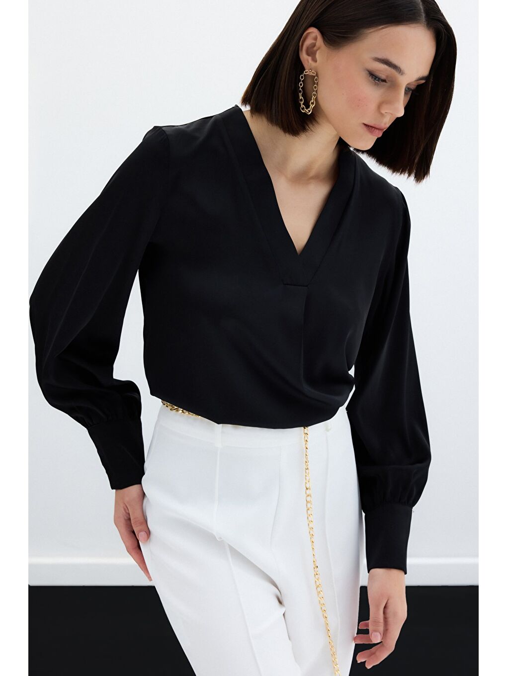 V Yaka Saten Bluz - Siyah