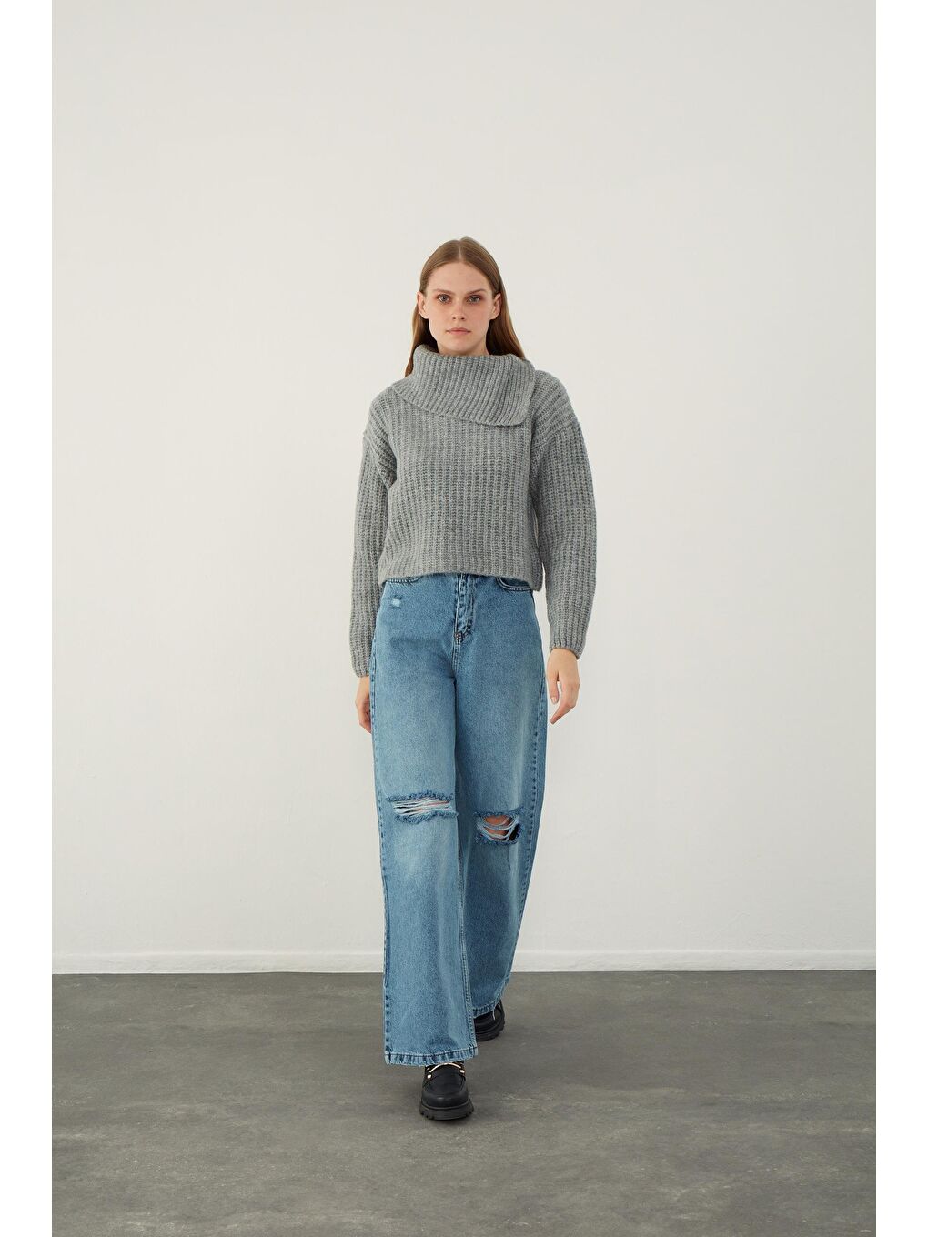 Gri Asimetrik Geniş Yaka Triko Kazak-1