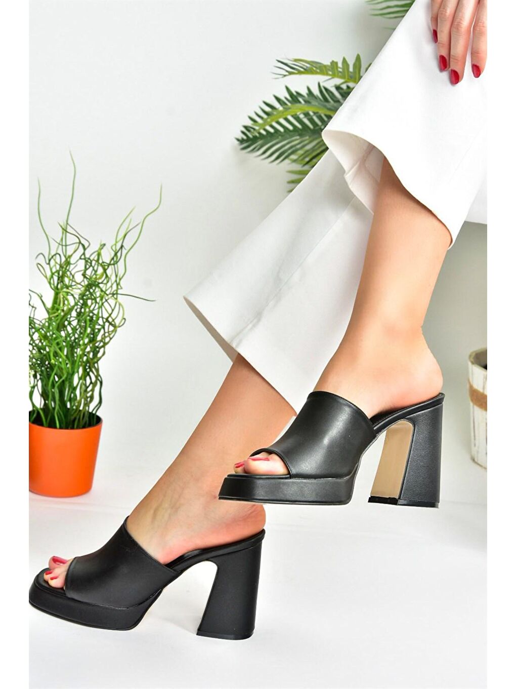 M404100409 Siyah Kadın Terlik