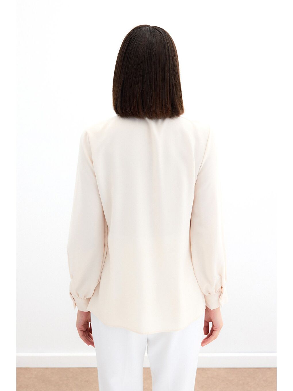 Yakası Bağlamalı Düz Gömlek - Bej-4