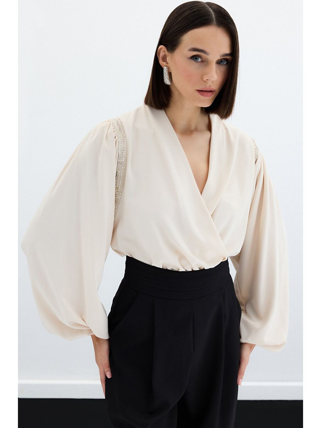 Aksesuar Detaylı Bodysuit Bluz - Bej