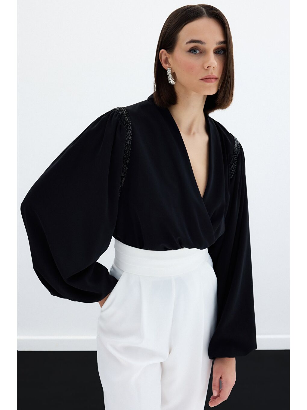 Aksesuar Detaylı Bodysuit Bluz - Siyah