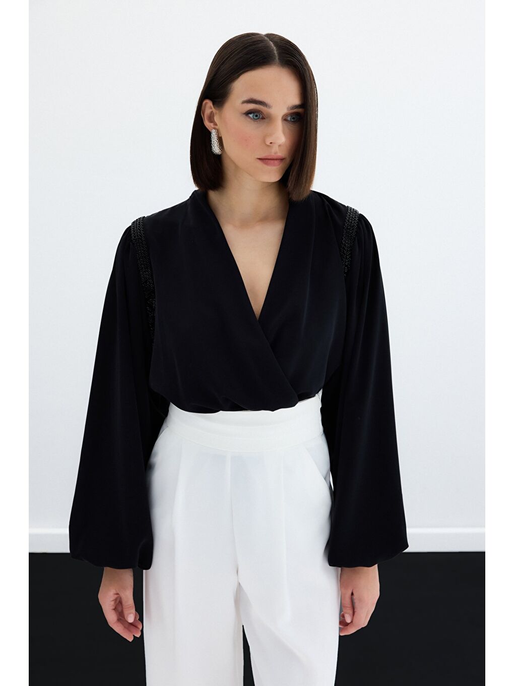 Aksesuar Detaylı Bodysuit Bluz - Siyah-1