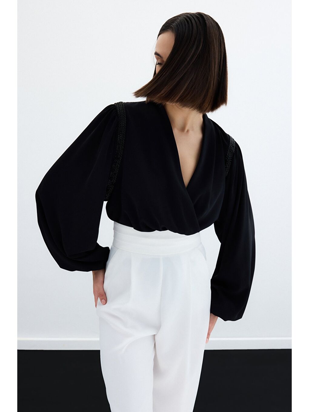 Aksesuar Detaylı Bodysuit Bluz - Siyah-2