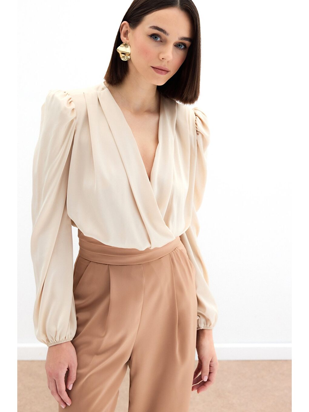 Kruvaze Saten Bodysuit Bluz - Bej-2