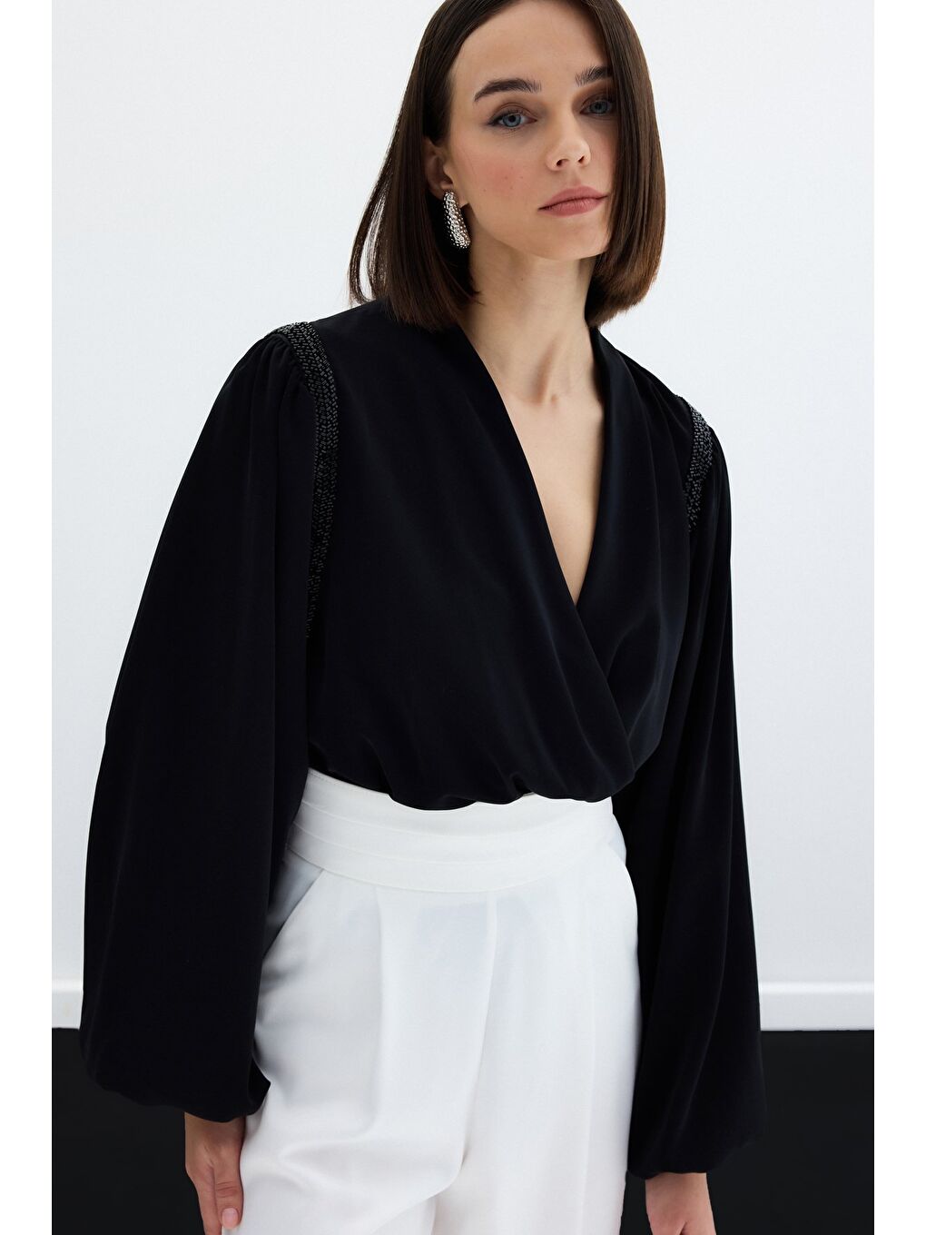 Aksesuar Detaylı Bodysuit Bluz - Siyah-4