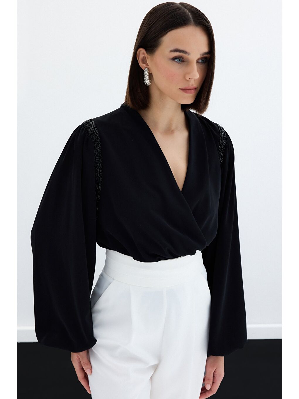 Aksesuar Detaylı Bodysuit Bluz - Siyah-5