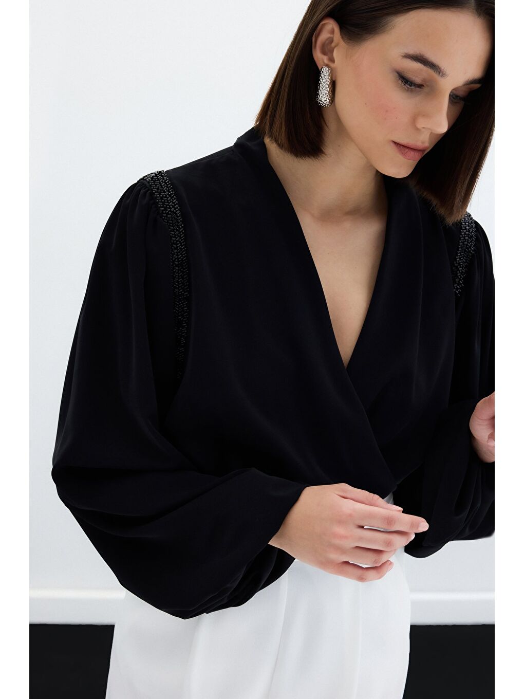 Aksesuar Detaylı Bodysuit Bluz - Siyah-6
