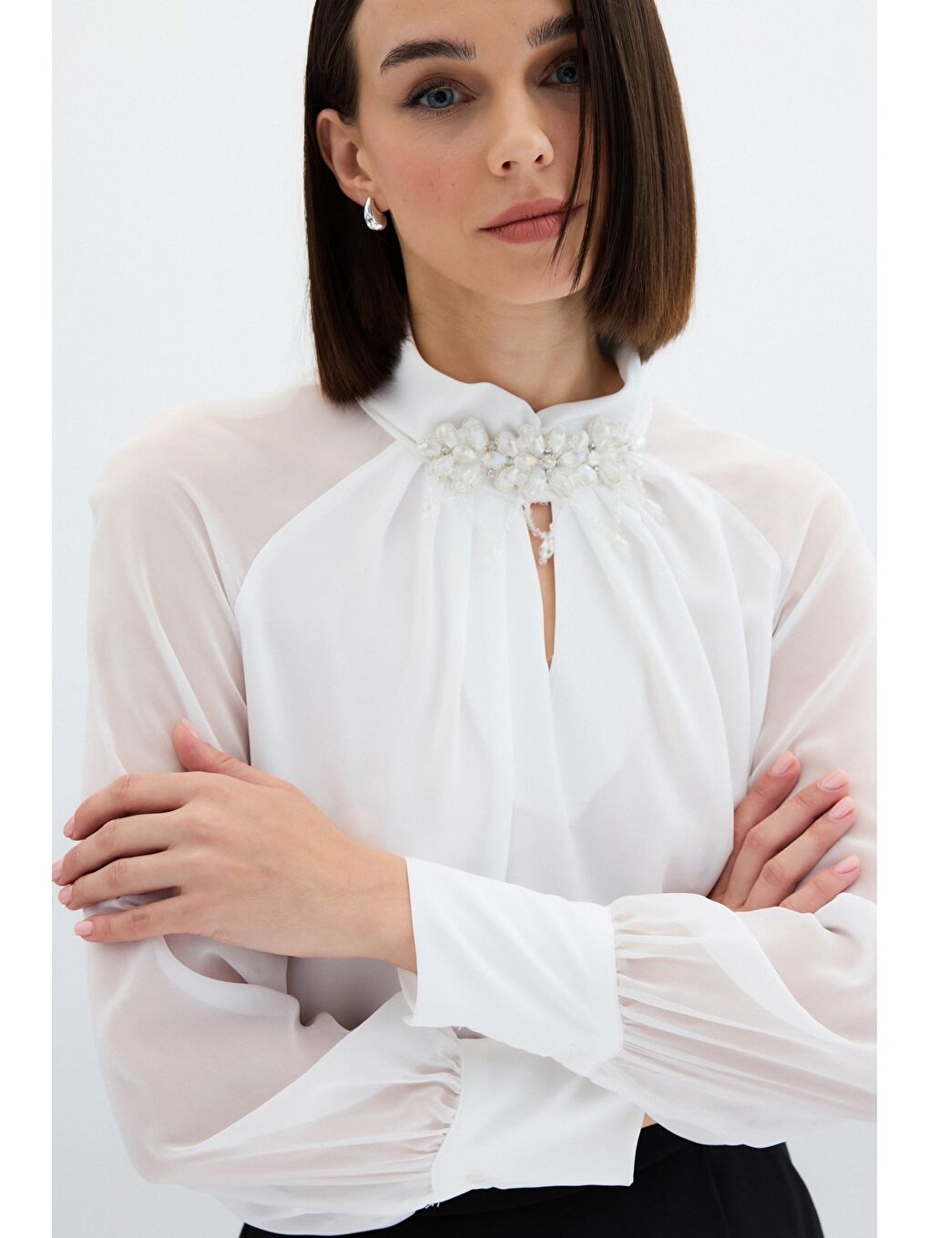 Yaka Aksesuarlı Bluz - Ekru-5