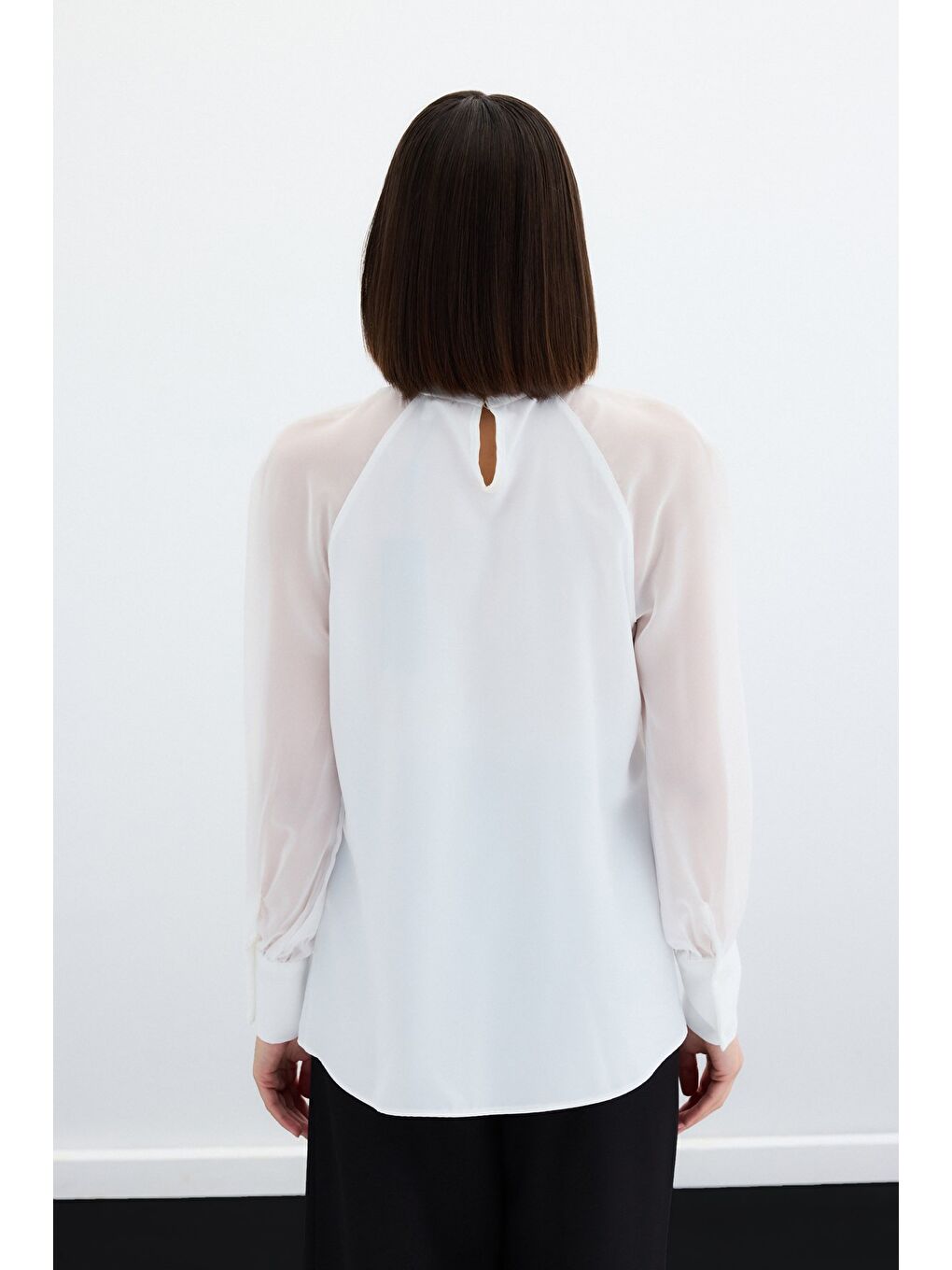 Yaka Aksesuarlı Bluz - Ekru-7