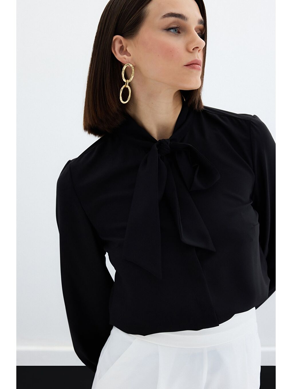 Yakası Bağlamalı Düz Gömlek - Siyah-3