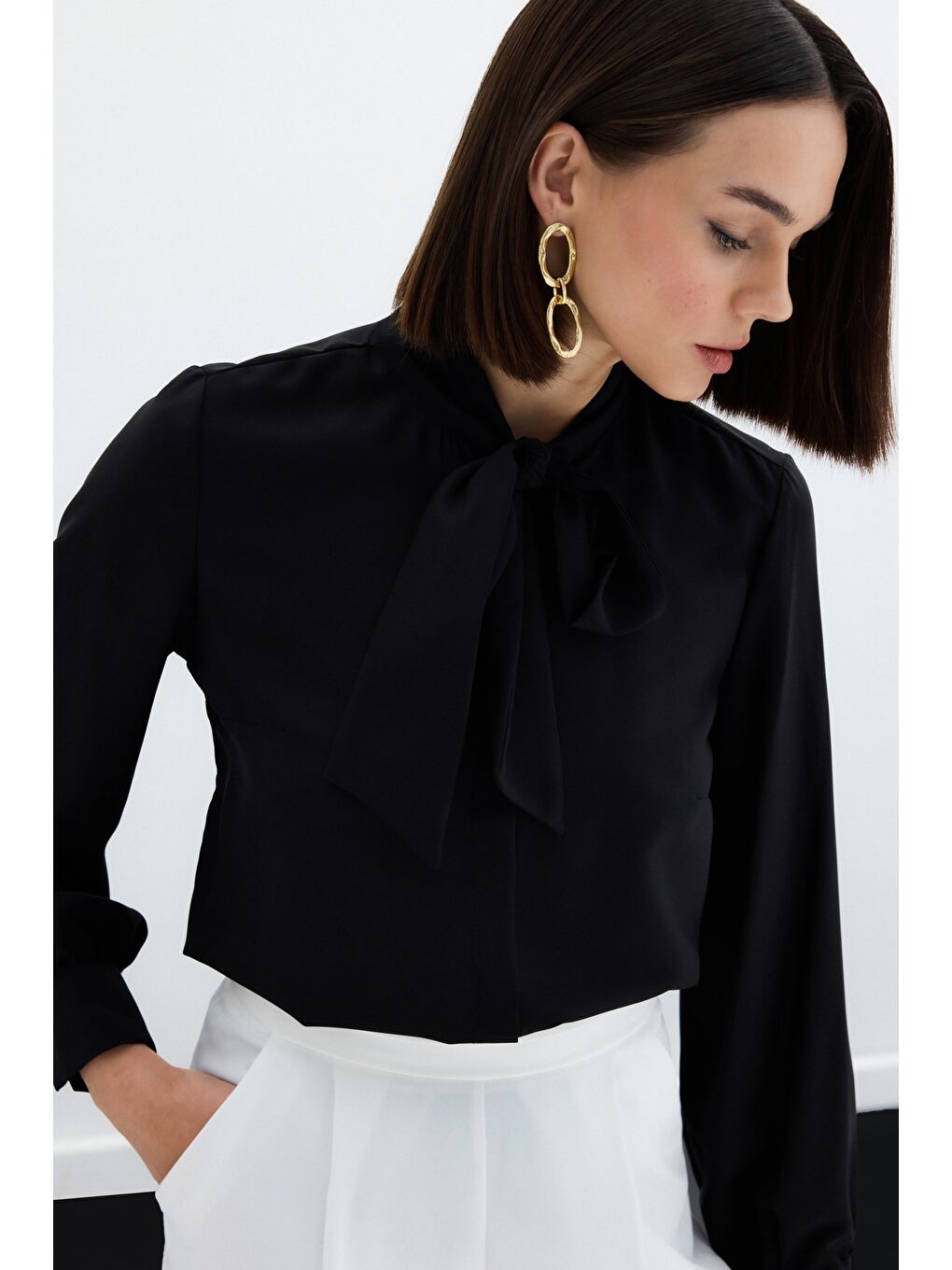 Yakası Bağlamalı Düz Gömlek - Siyah-6