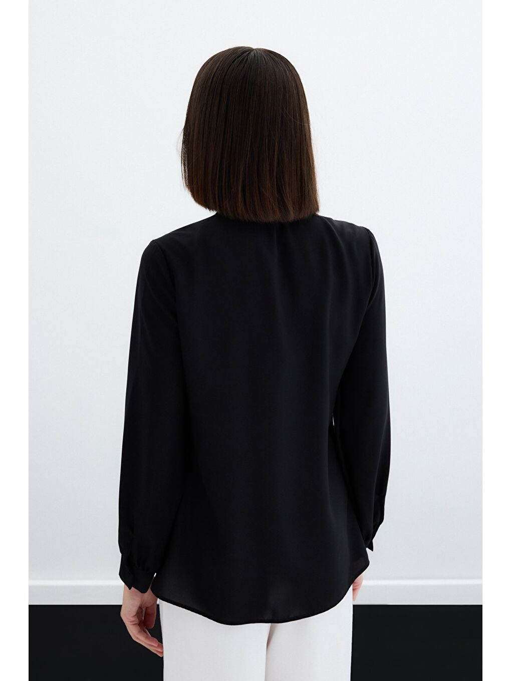 Yakası Bağlamalı Düz Gömlek - Siyah-7