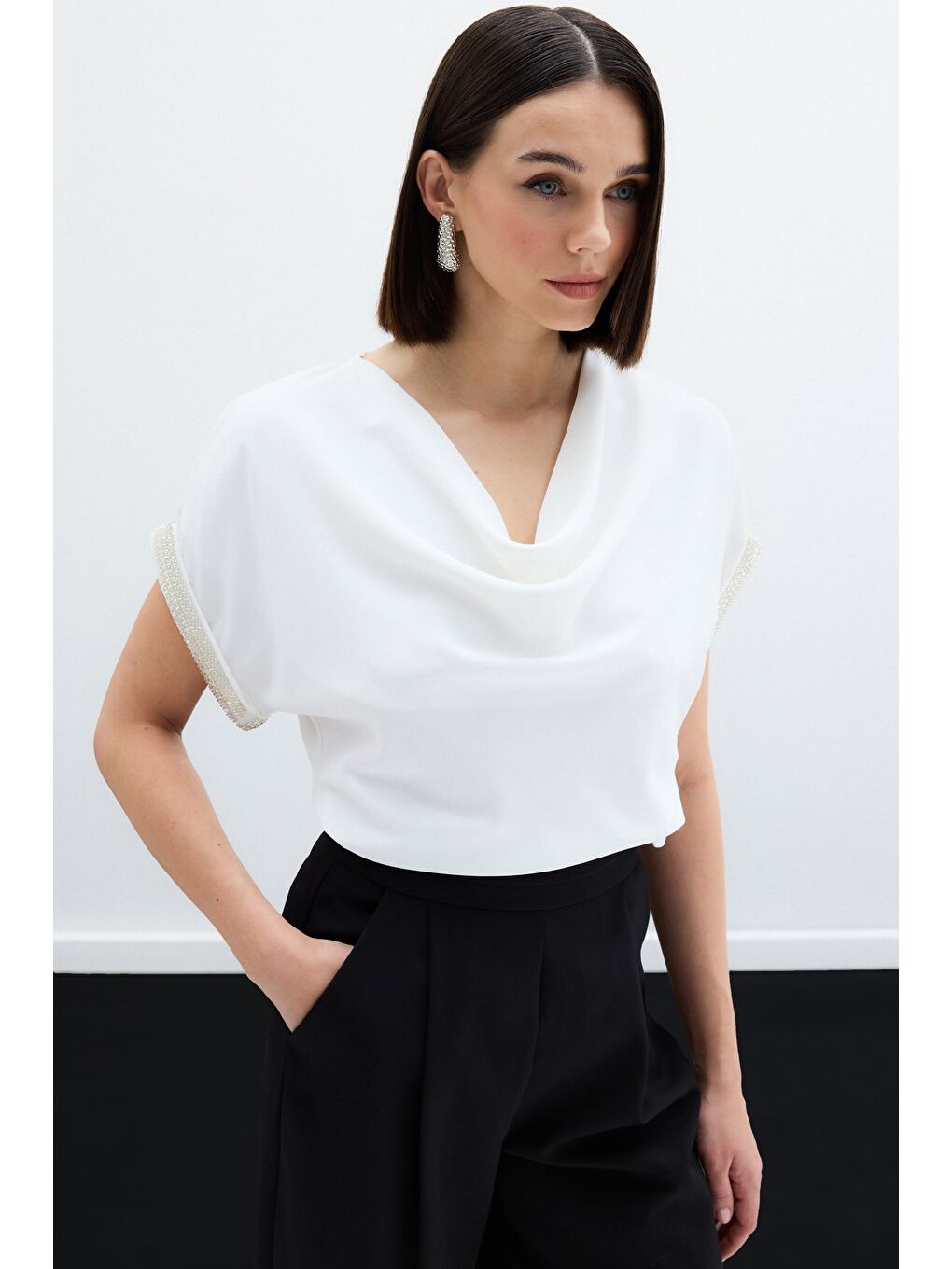 Kollar Taş Detaylı Salaş Bluz - Ekru