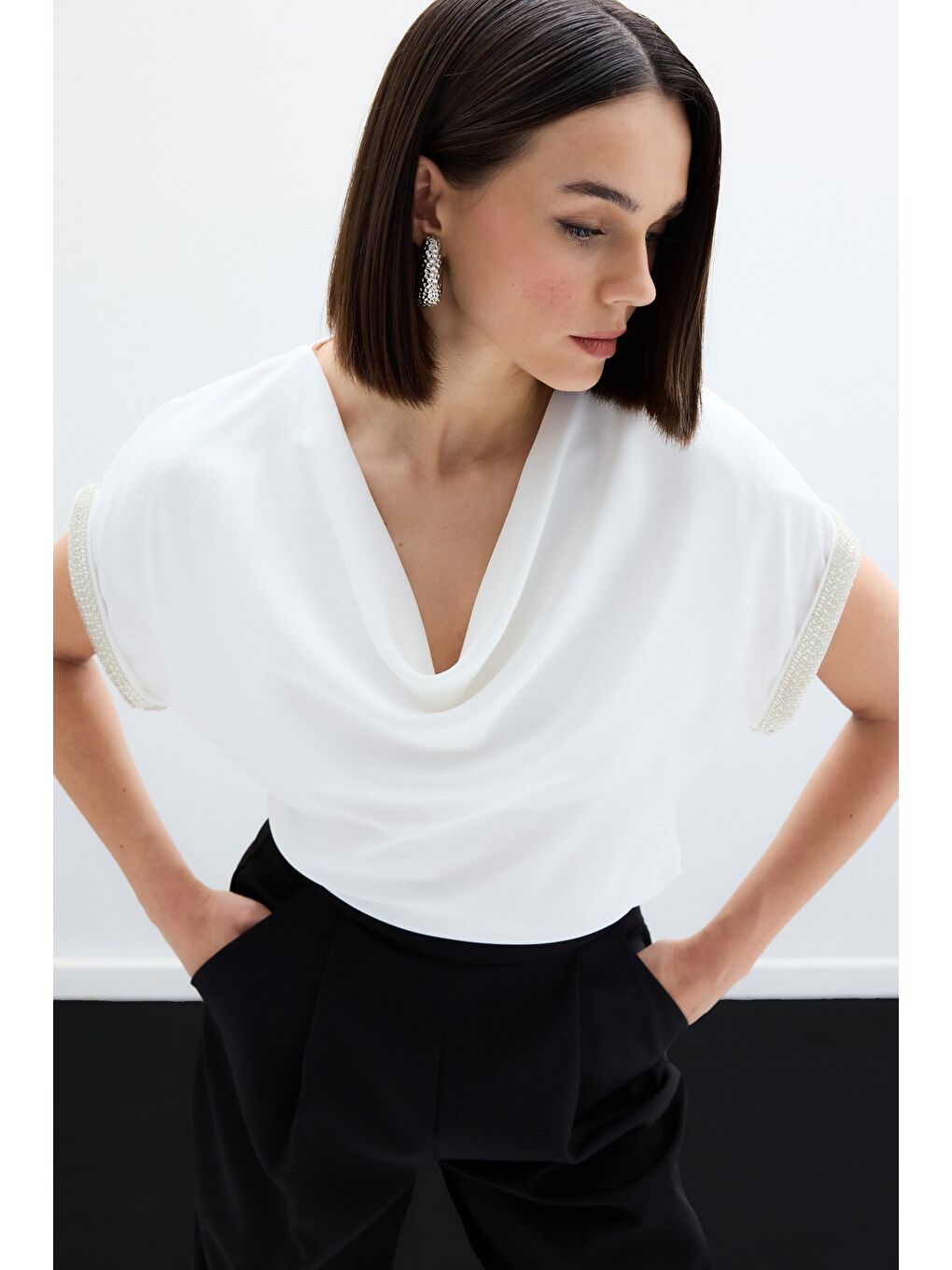 Kollar Taş Detaylı Salaş Bluz - Ekru-3