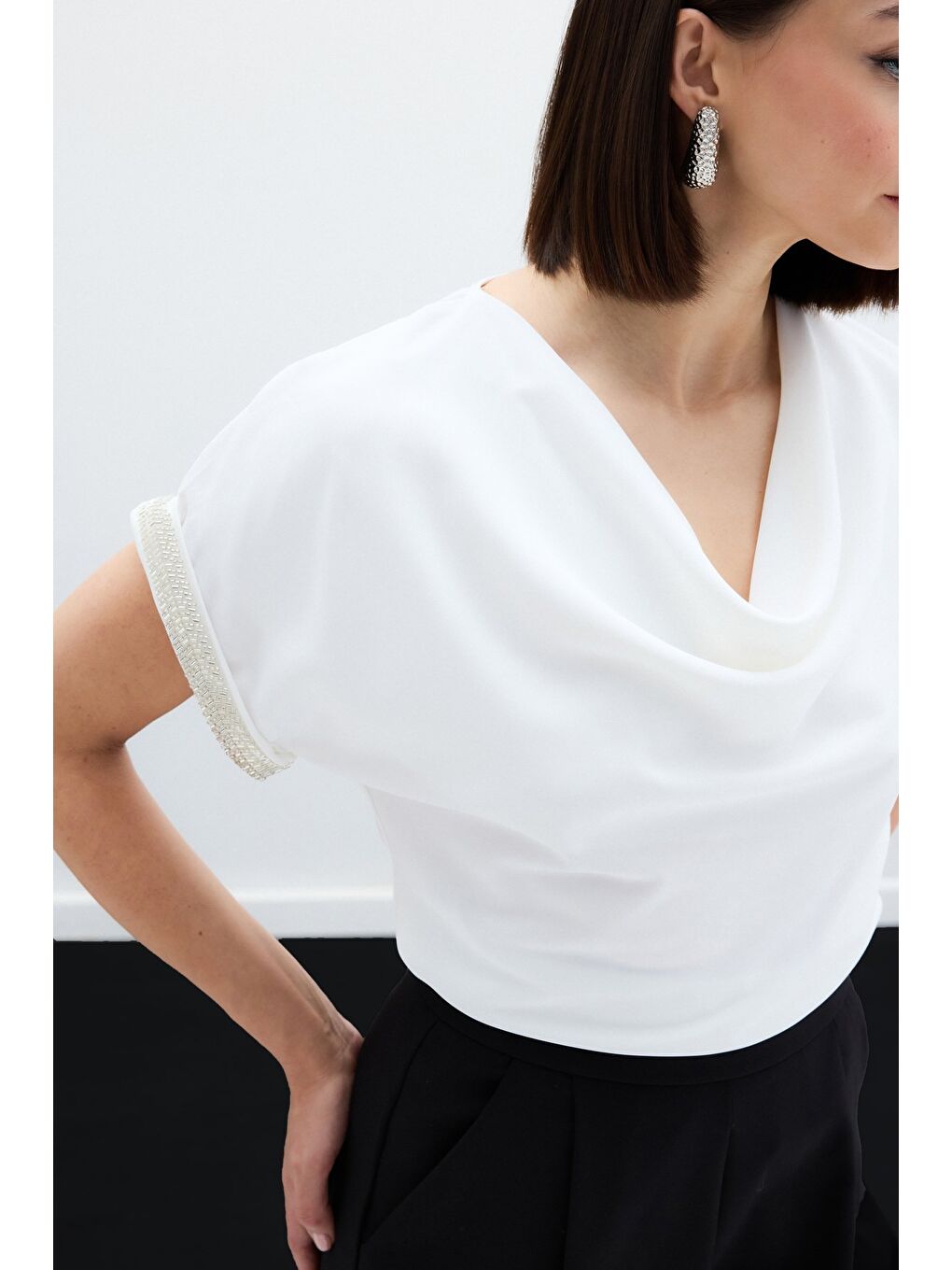 Kollar Taş Detaylı Salaş Bluz - Ekru-4