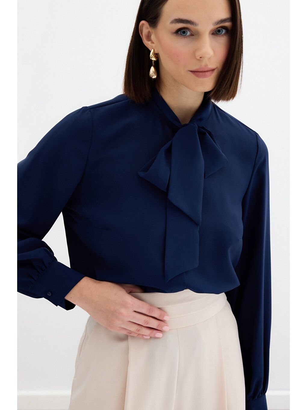 Yakası Bağlamalı Düz Gömlek - Lacivert-2