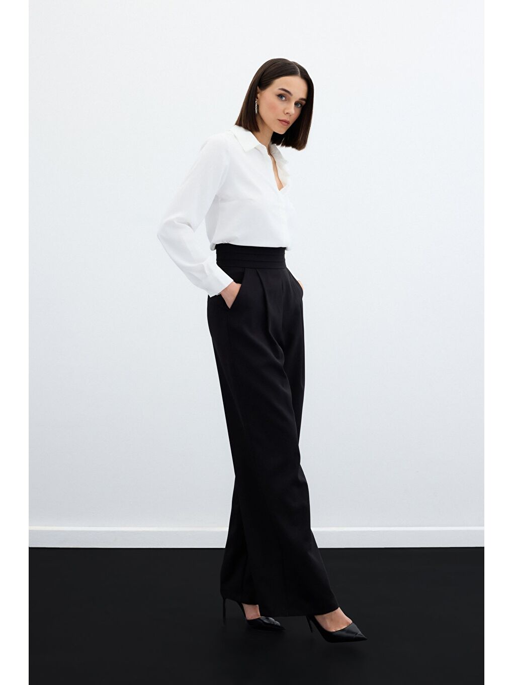 Bel Detaylı Cepli Pantolon - Siyah-2