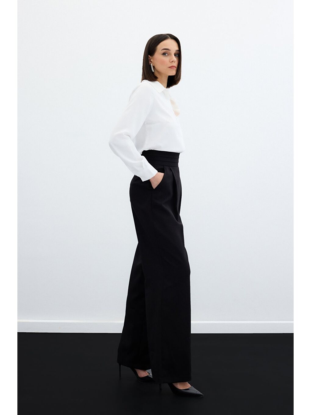 Bel Detaylı Cepli Pantolon - Siyah-3