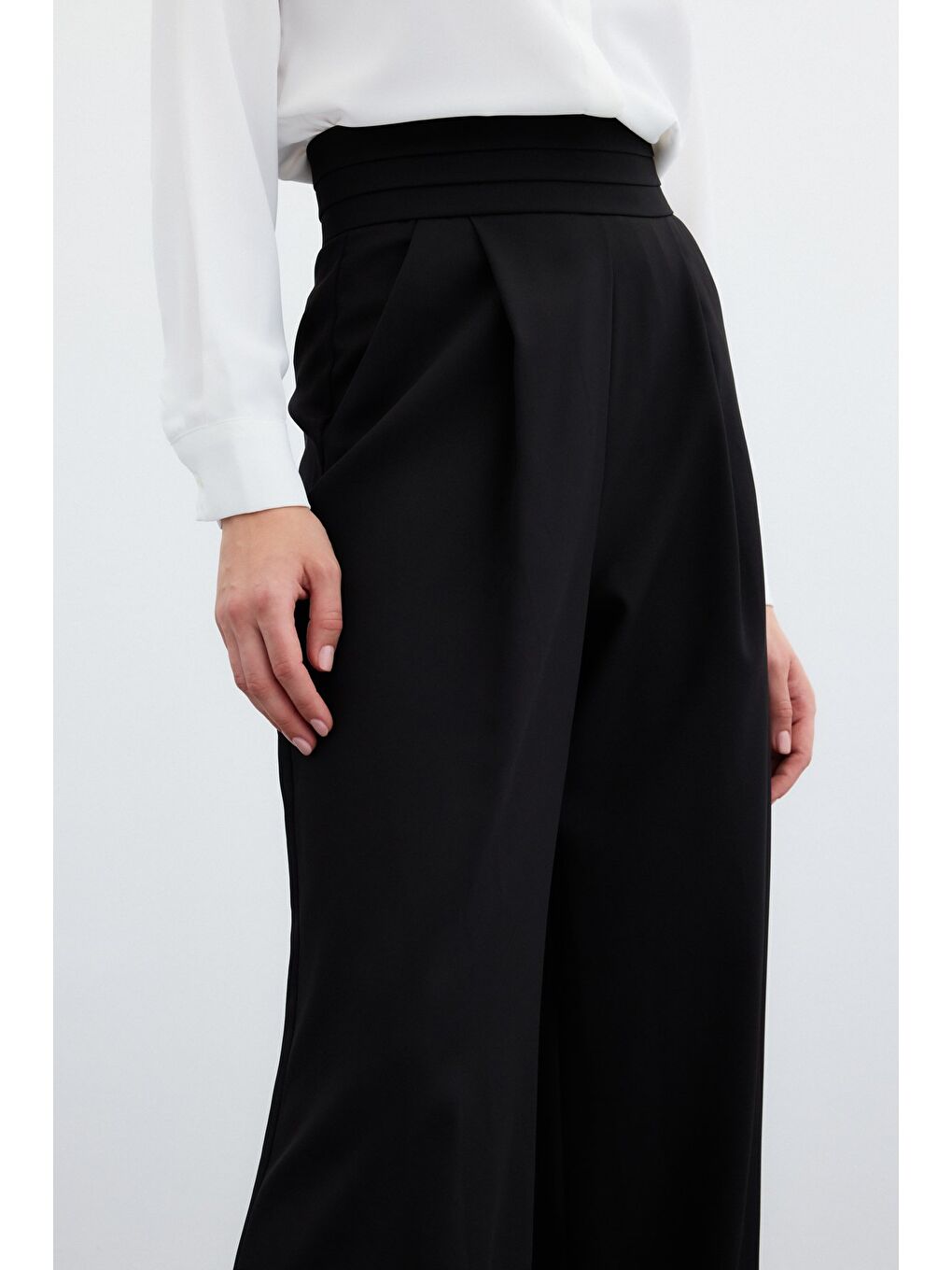 Bel Detaylı Cepli Pantolon - Siyah-4