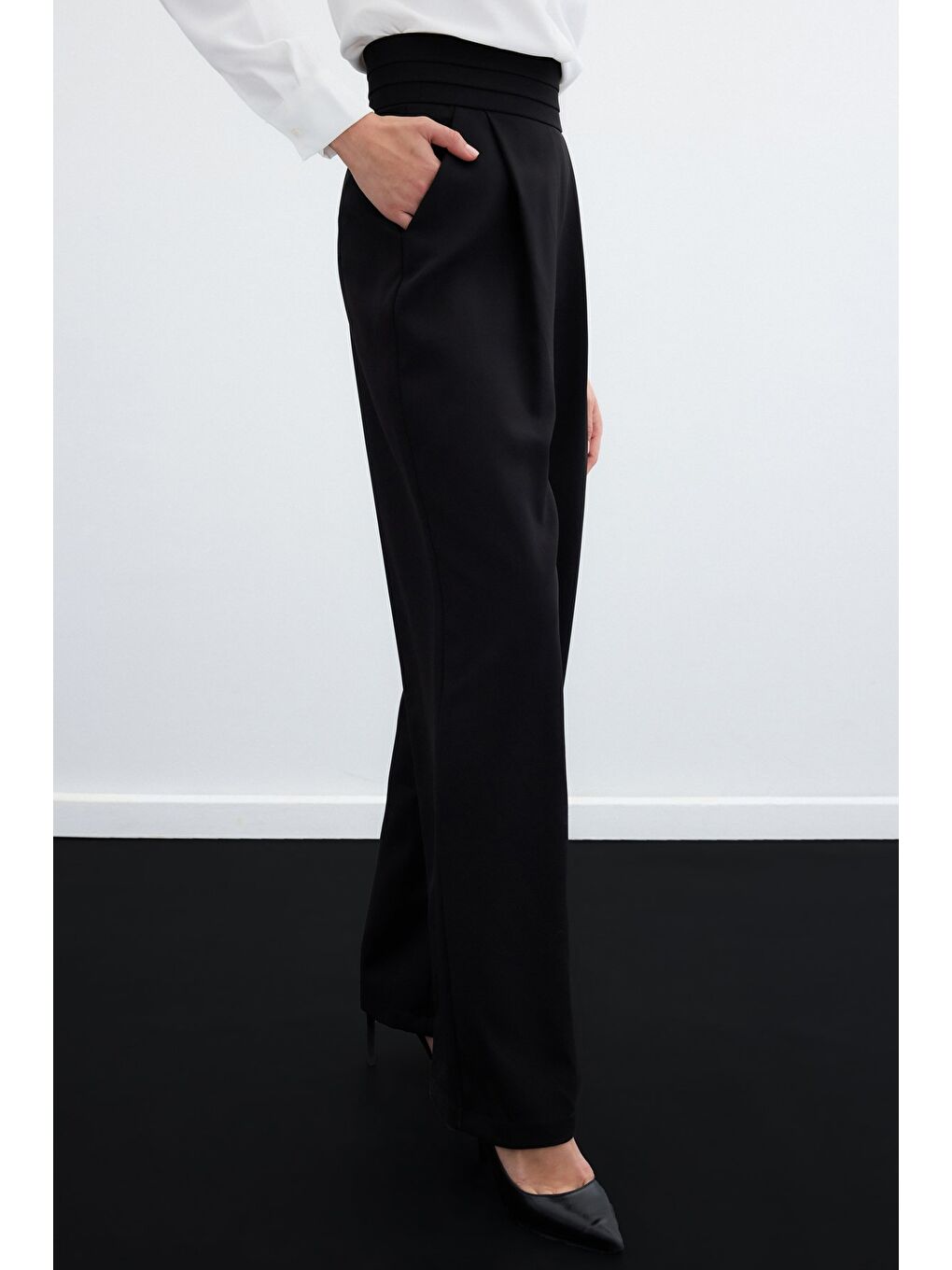 Bel Detaylı Cepli Pantolon - Siyah-5