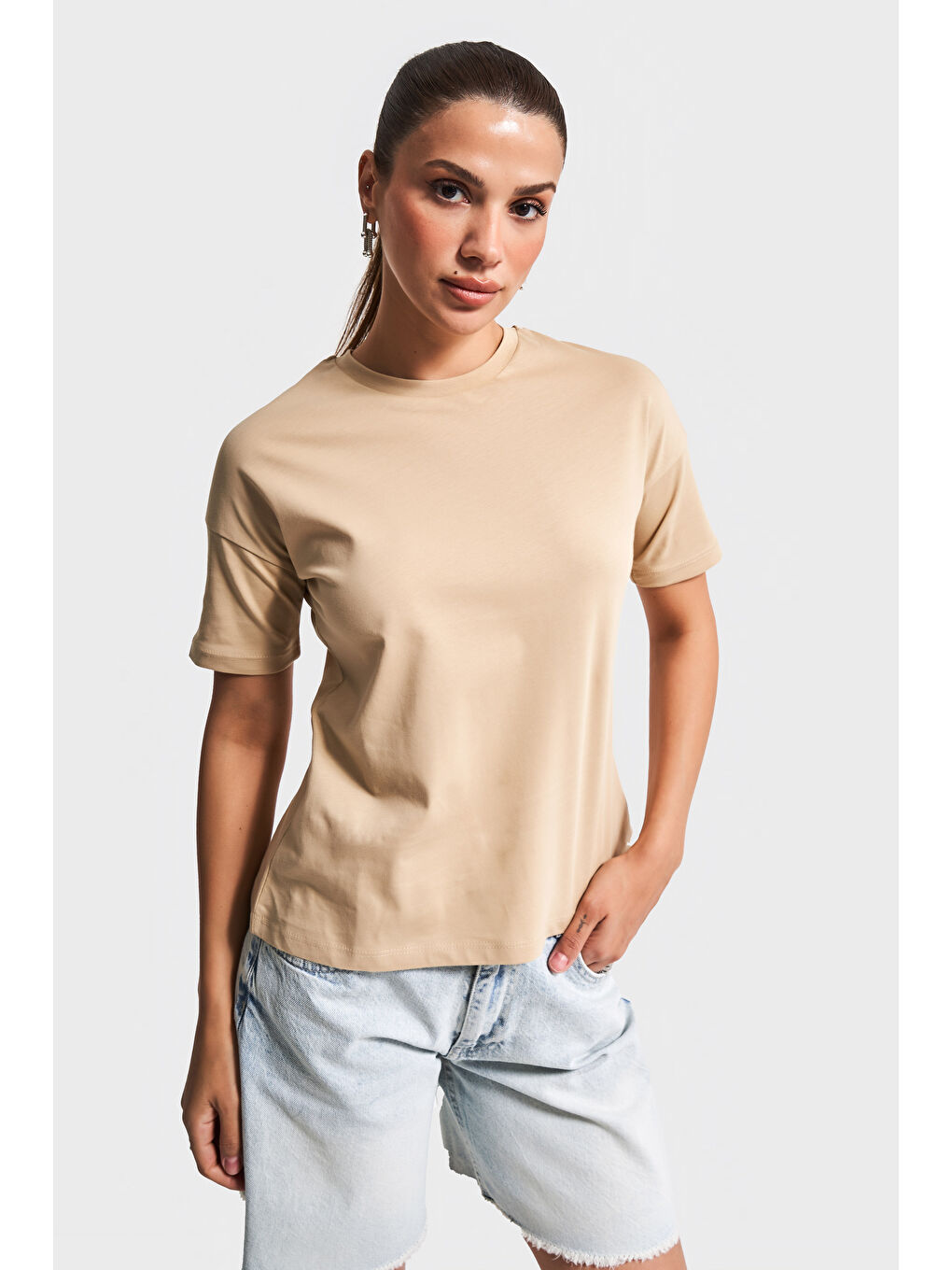 Kadın Bej Renk S5-117 Bisiklet Yaka Basic T-Shirt