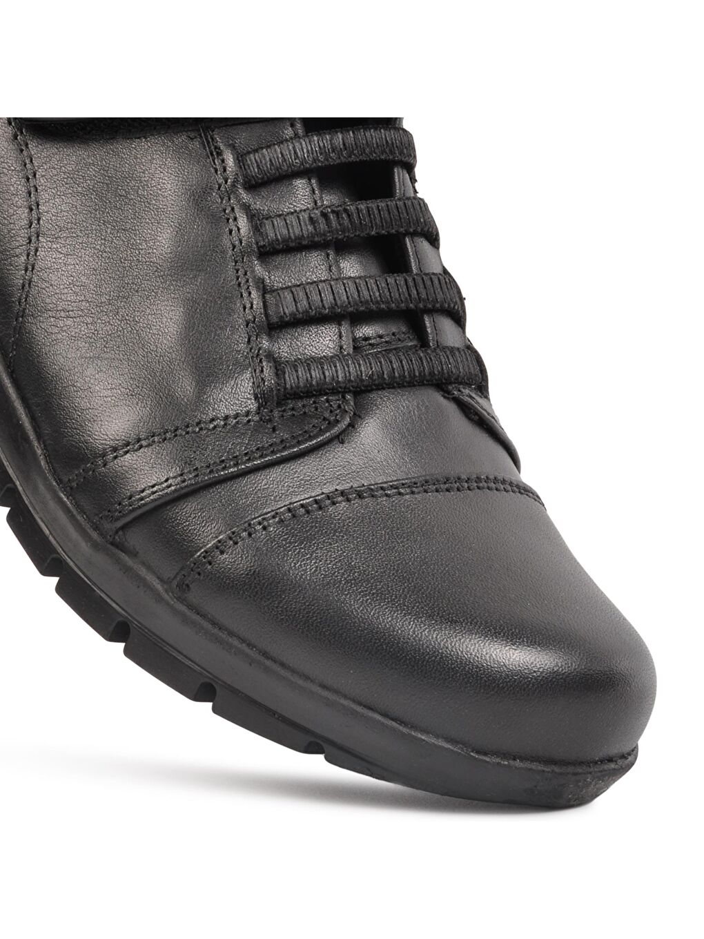 Siyah Hakiki Deri Cırtlı Kadın Klasik Ayakkabı 39-2